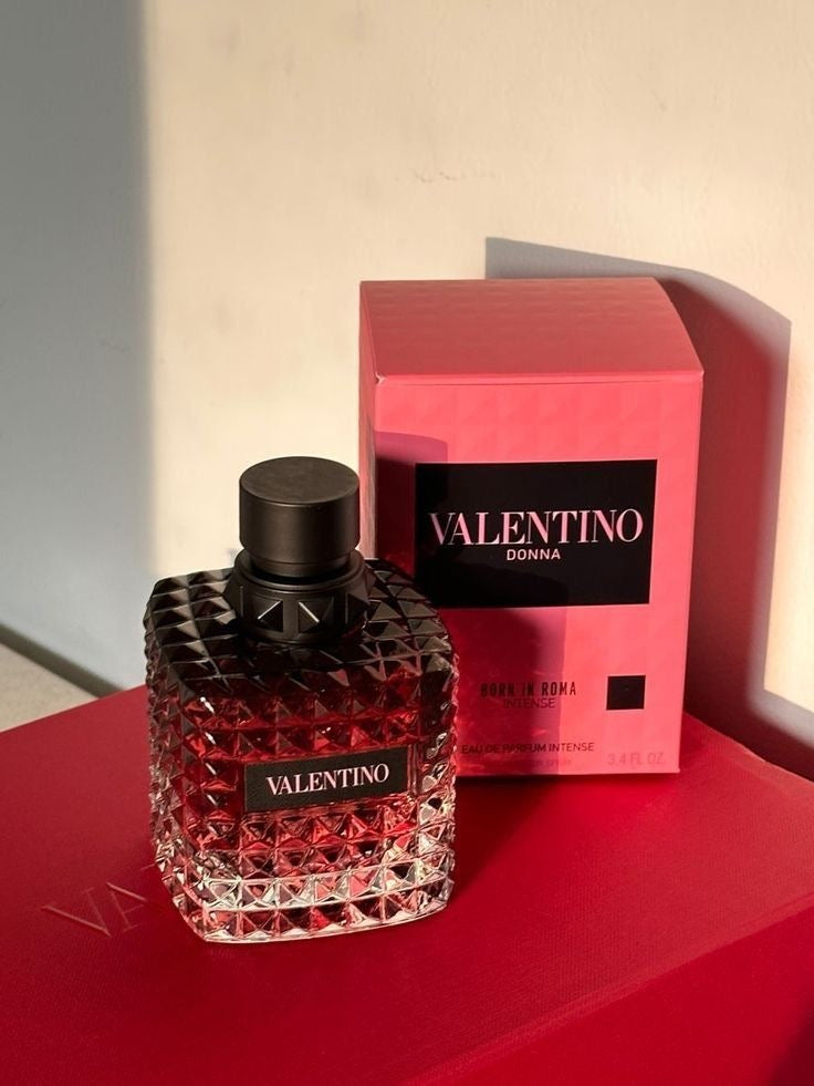 Valentino Donna Born in Roma